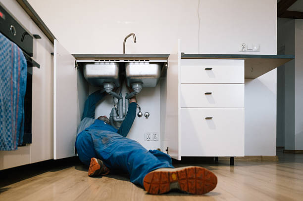 Professional Leak Detection technician working in Los Angeles, CA